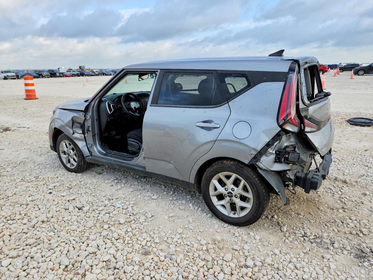 2023 KIA SOUL LX — снимка 2