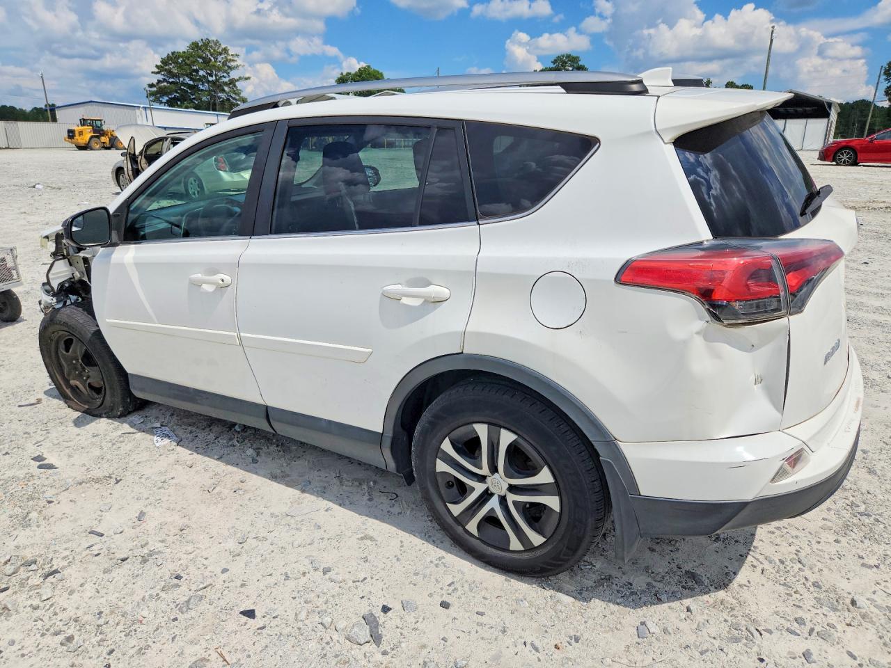 2018 TOYOTA RAV4 LE — снимка 2