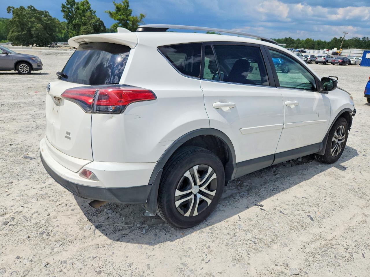 2018 TOYOTA RAV4 LE — снимка 3