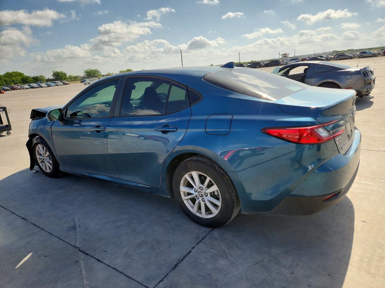2025 TOYOTA CAMRY LE — снимка 2