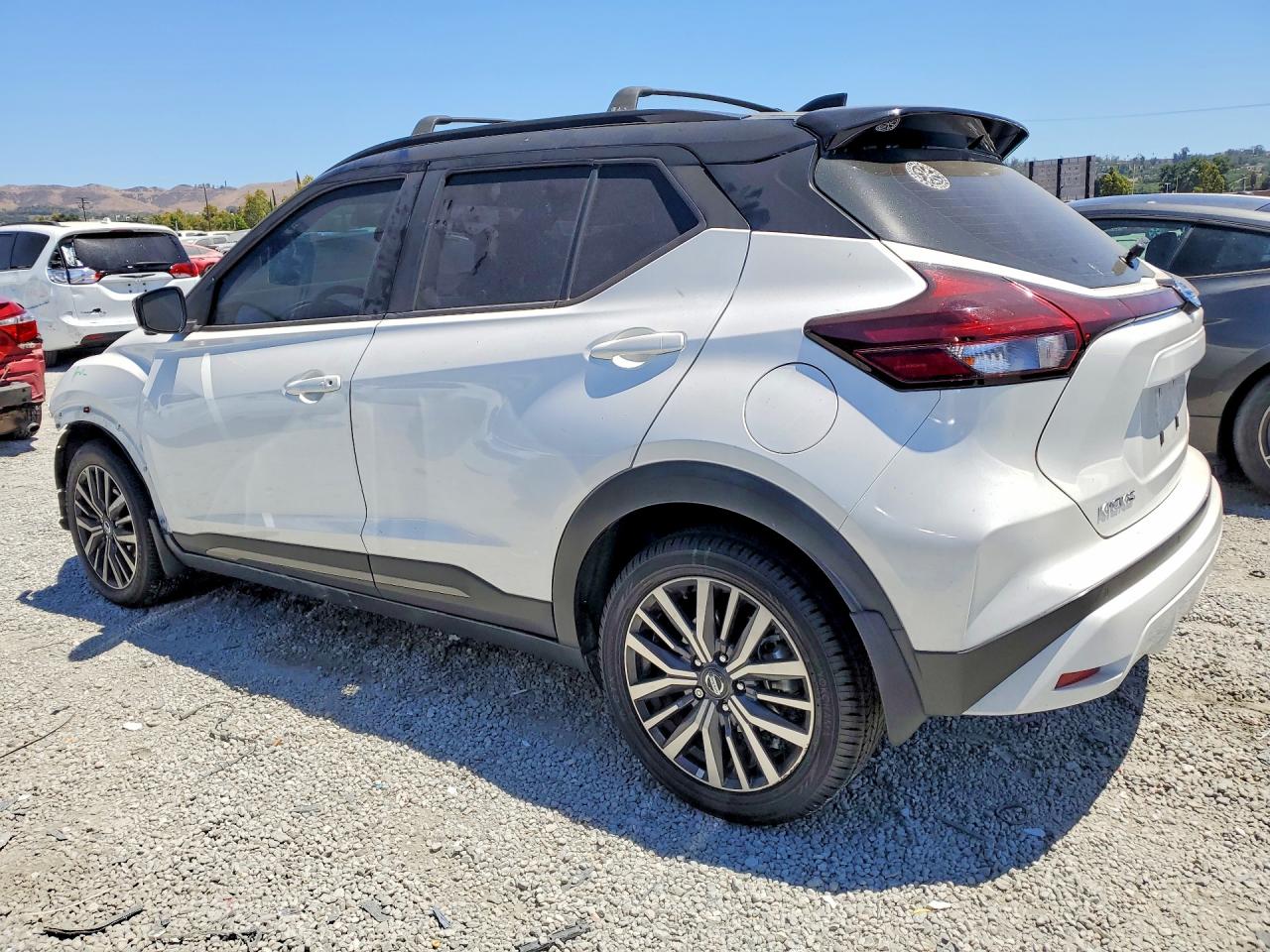 2021 NISSAN KICKS SR — снимка 2