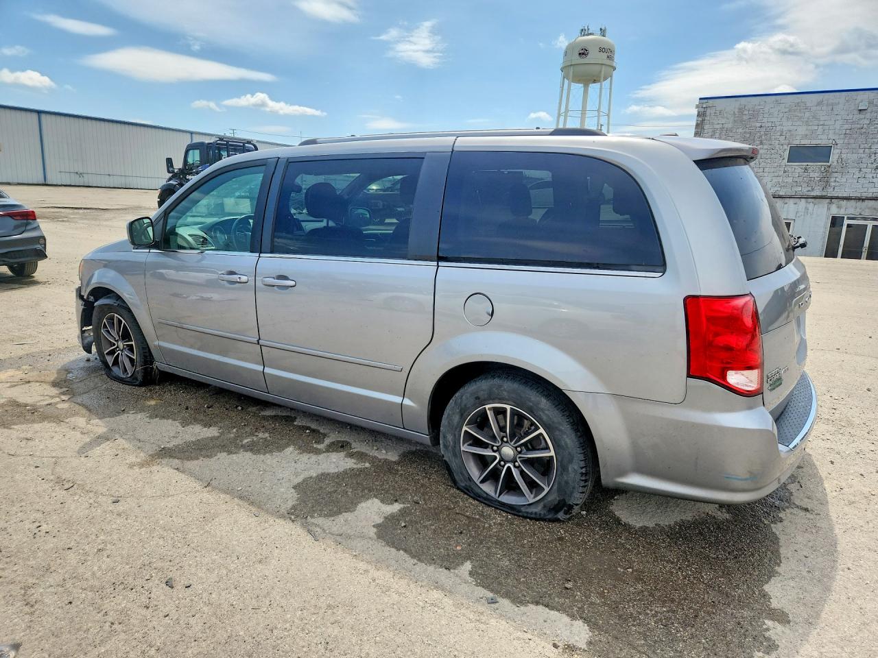2017 DODGE GRAND CARAVAN SXT — снимка 2