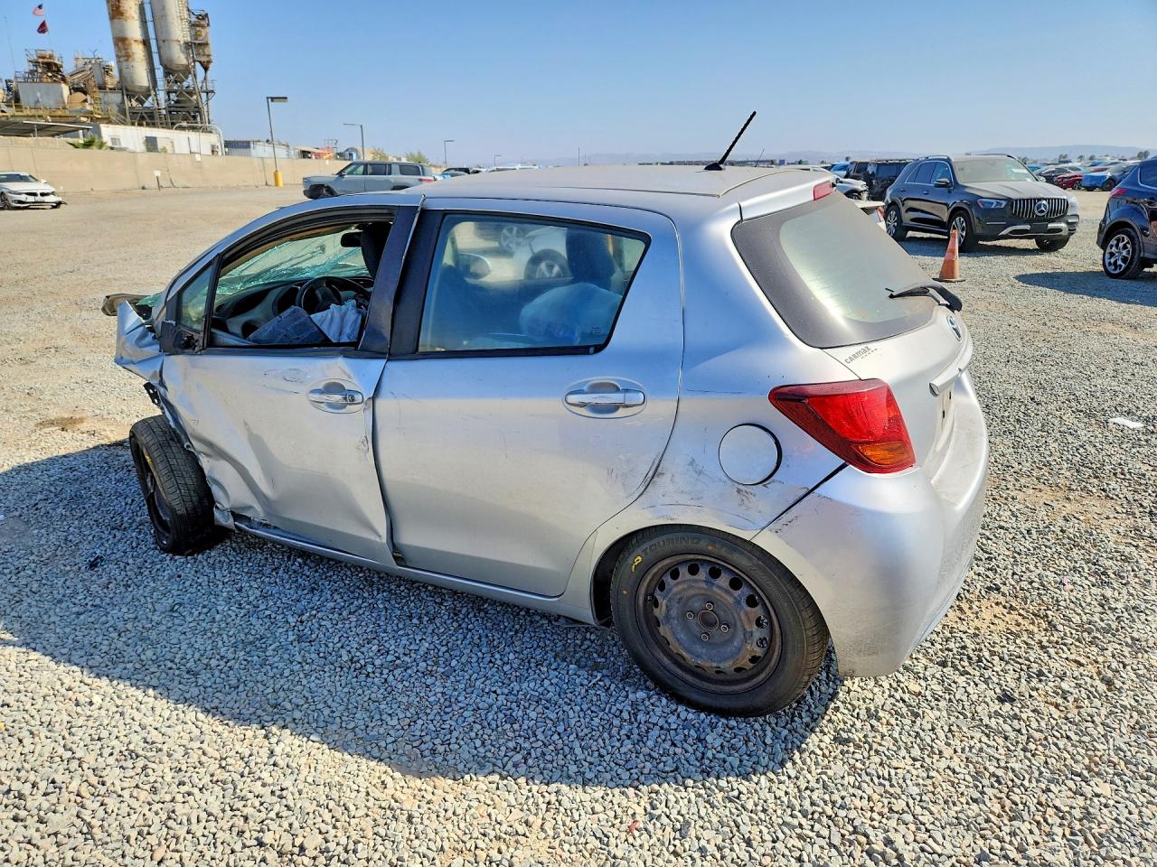 2015 TOYOTA YARIS 5-DOOR L — снимка 2