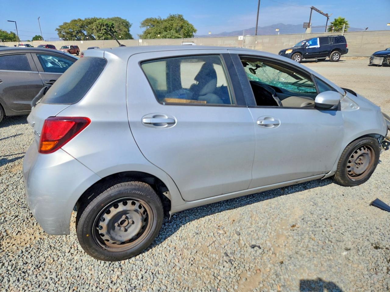 2015 TOYOTA YARIS 5-DOOR L — снимка 3