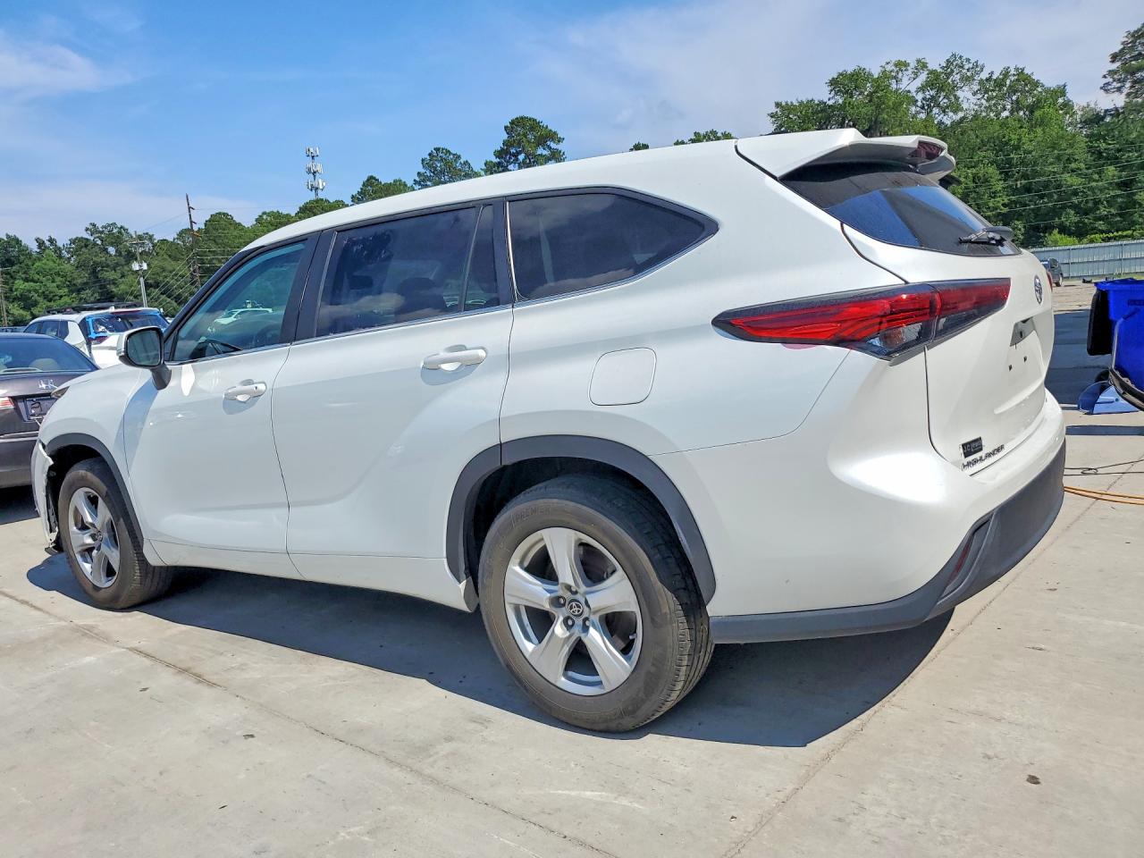 2023 TOYOTA HIGHLANDER LE — снимка 2
