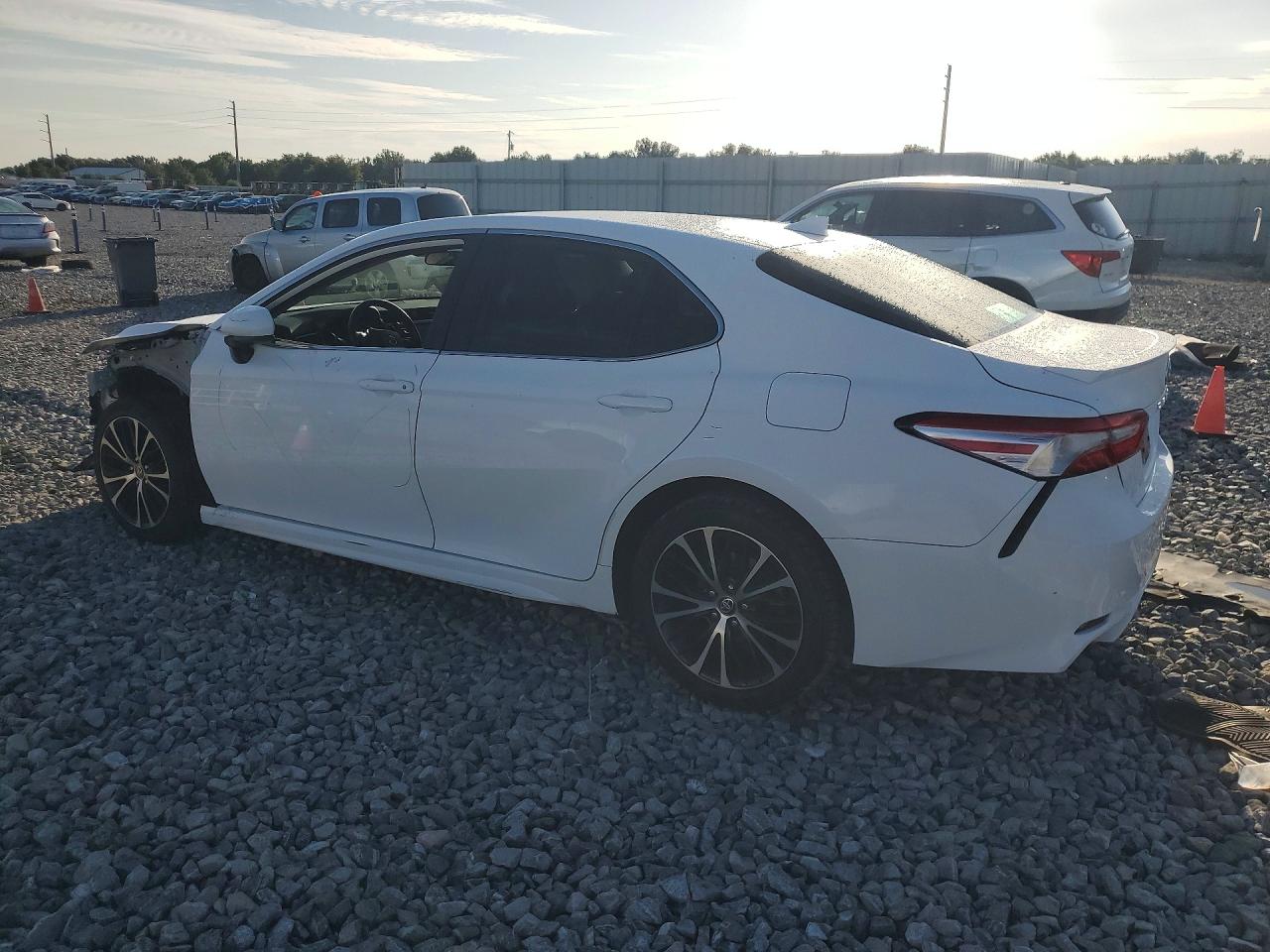 2020 TOYOTA CAMRY SE — снимка 2