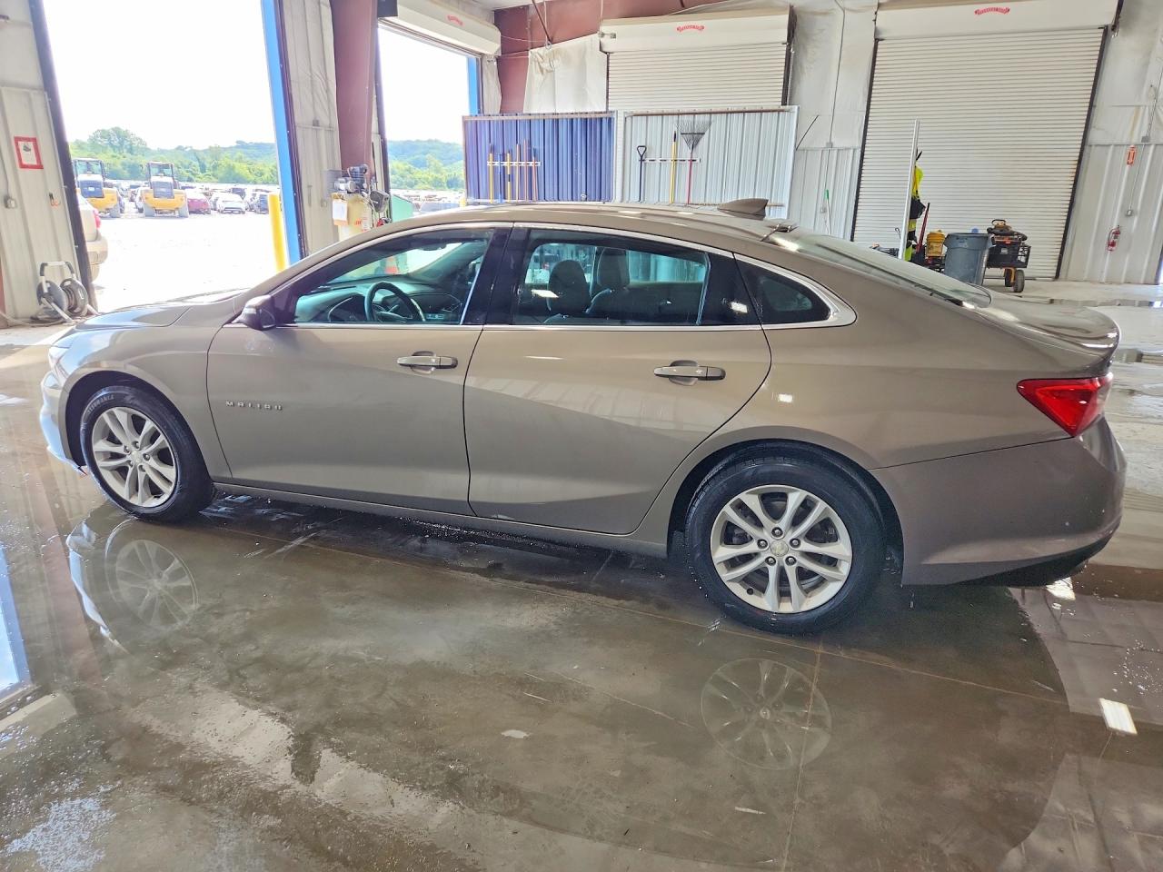 2017 CHEVROLET MALIBU LT — снимка 2