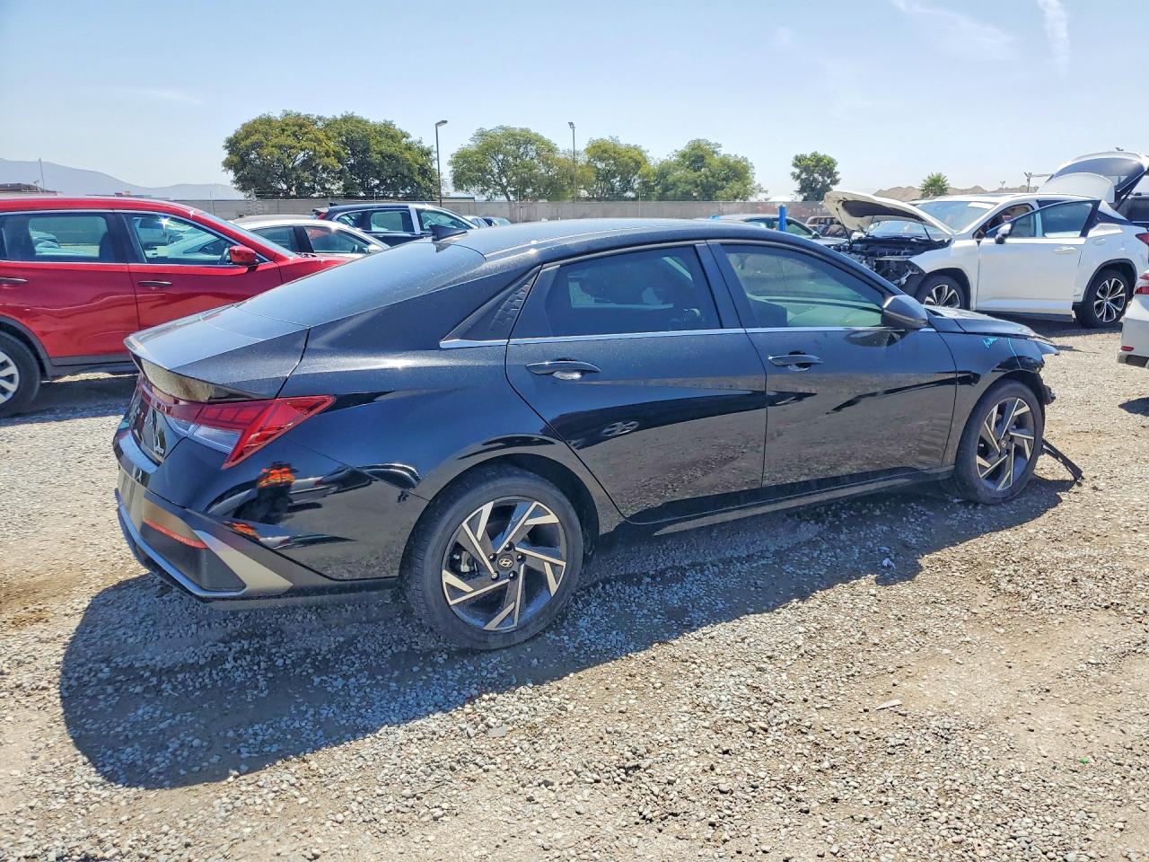 2025 HYUNDAI ELANTRA LIMITED — снимка 3