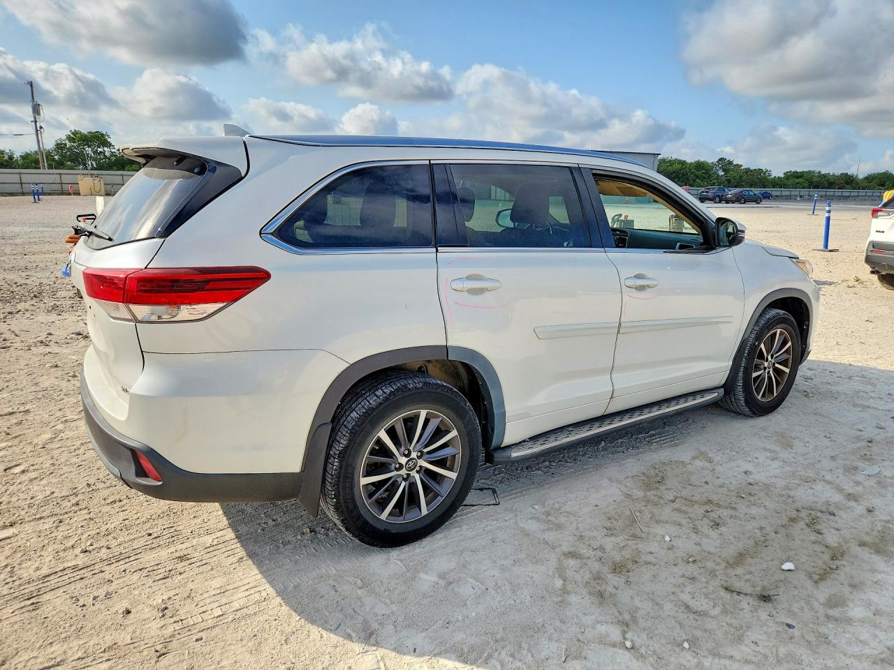 2017 TOYOTA HIGHLANDER XLE — снимка 3