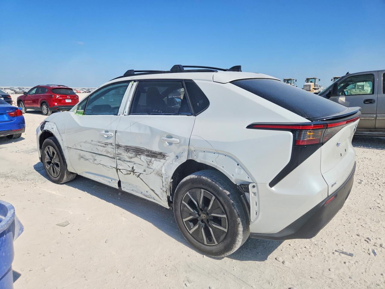 2026 TOYOTA BZ XLE PLUS — снимка 2