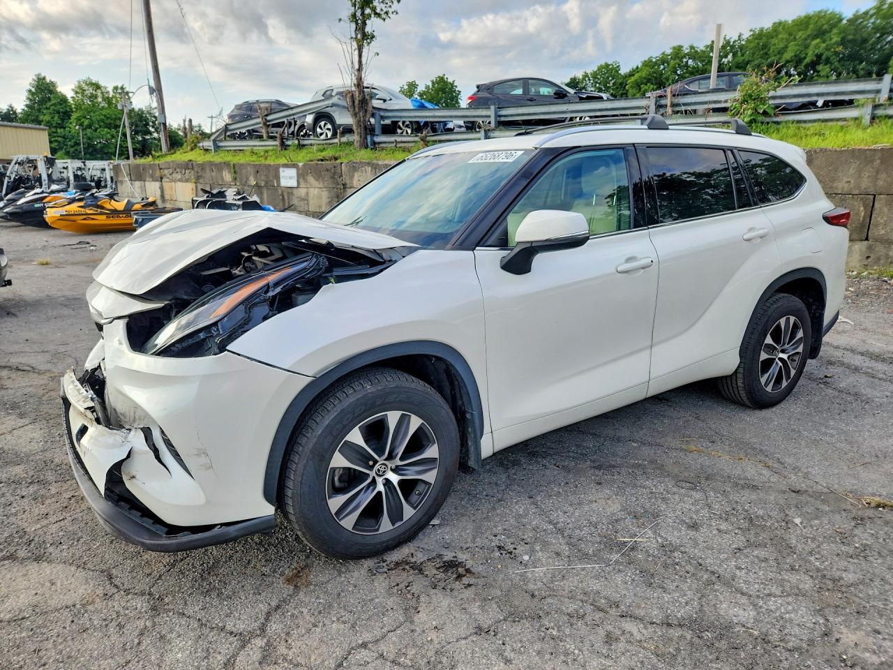 2021 TOYOTA HIGHLANDER XLE