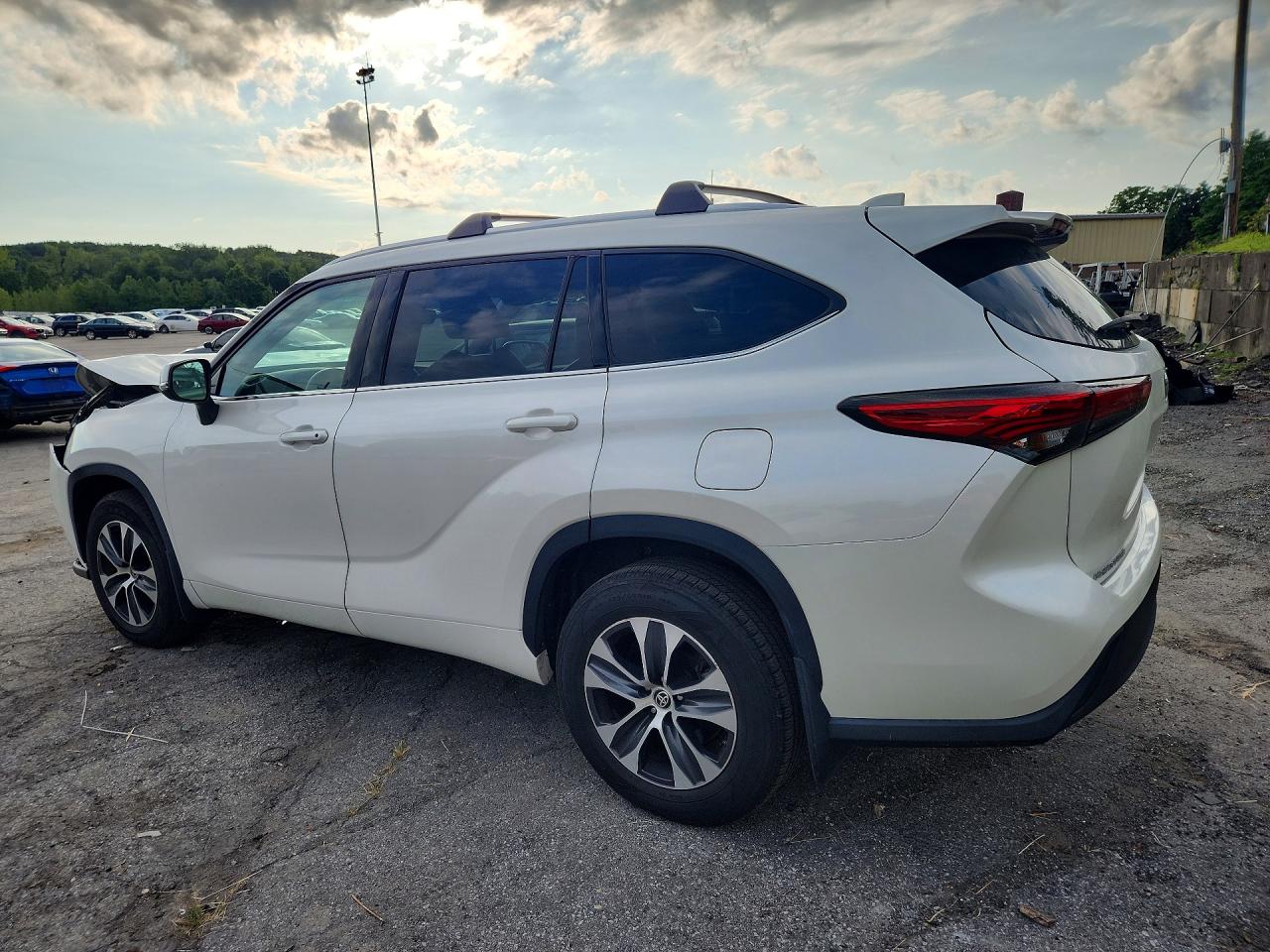 2021 TOYOTA HIGHLANDER XLE — снимка 2