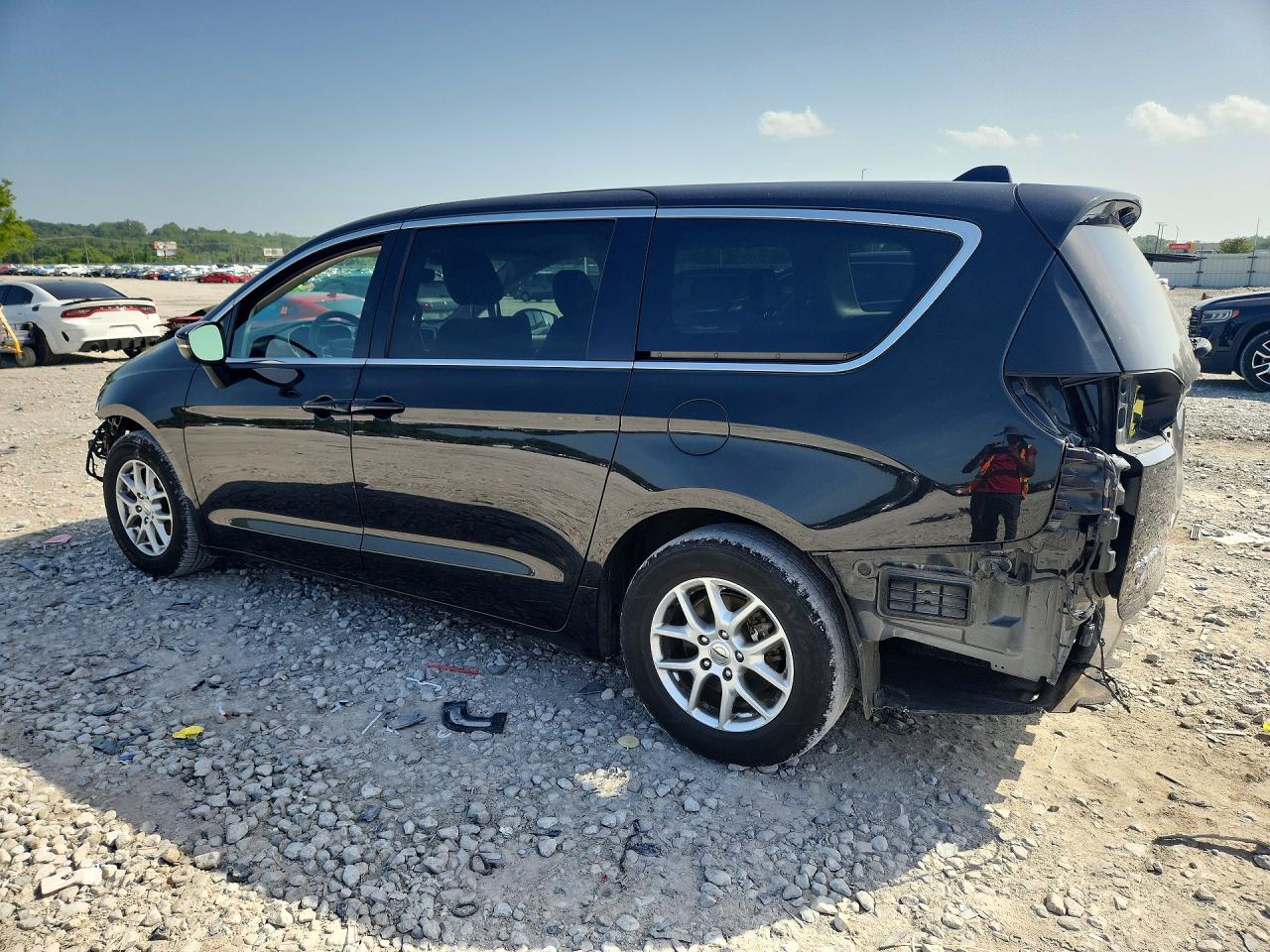 2023 CHRYSLER PACIFICA TOURING L — снимка 2