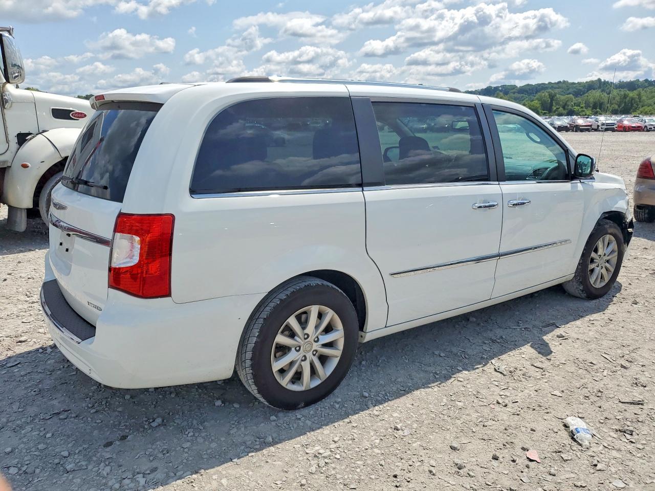 2015 CHRYSLER TOWN & COUNTRY LIMITED PLATINUM — снимка 3