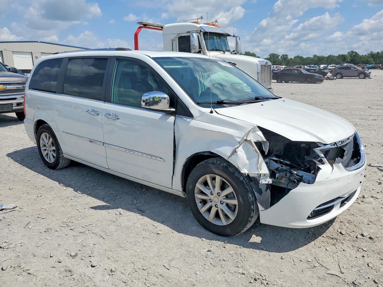 2015 CHRYSLER TOWN & COUNTRY LIMITED PLATINUM — снимка 4