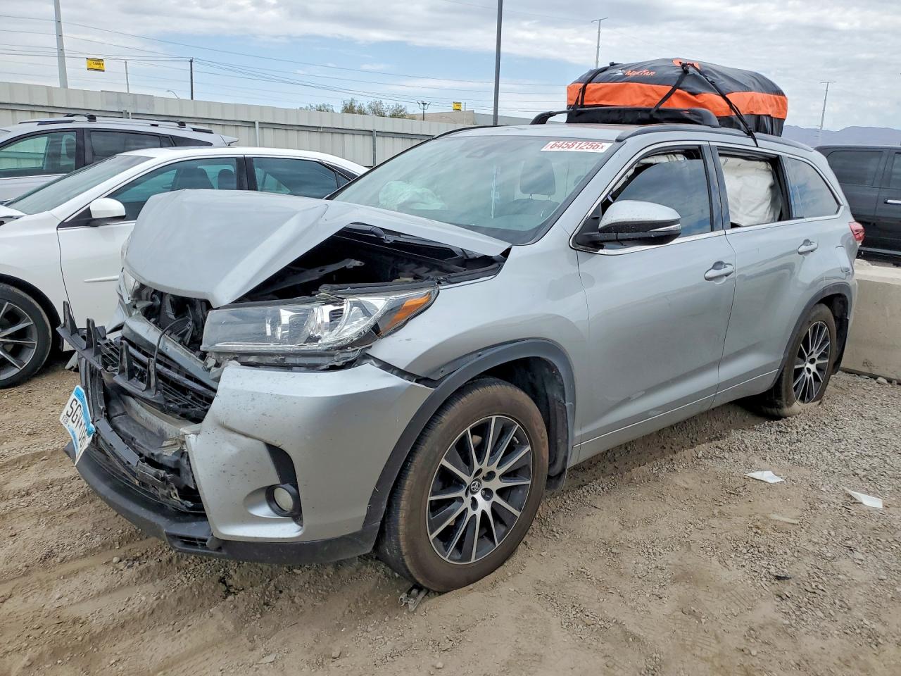 2017 TOYOTA HIGHLANDER SE