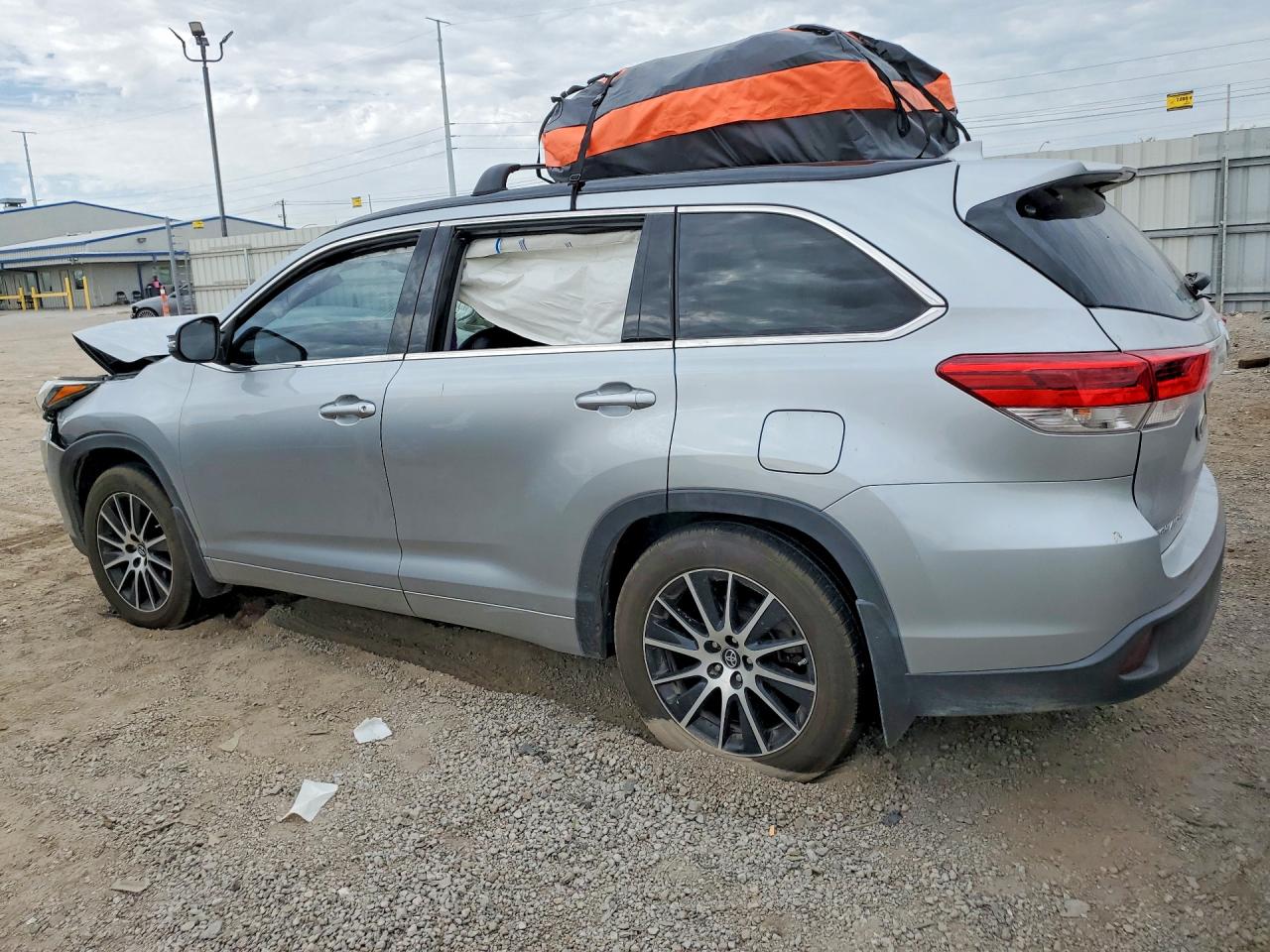 2017 TOYOTA HIGHLANDER SE — снимка 2