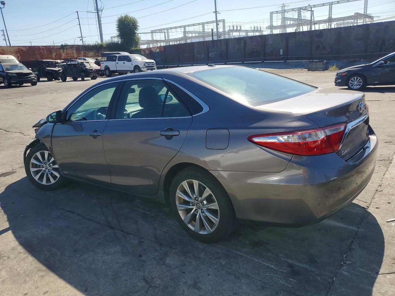 2015 TOYOTA CAMRY XLE — снимка 2