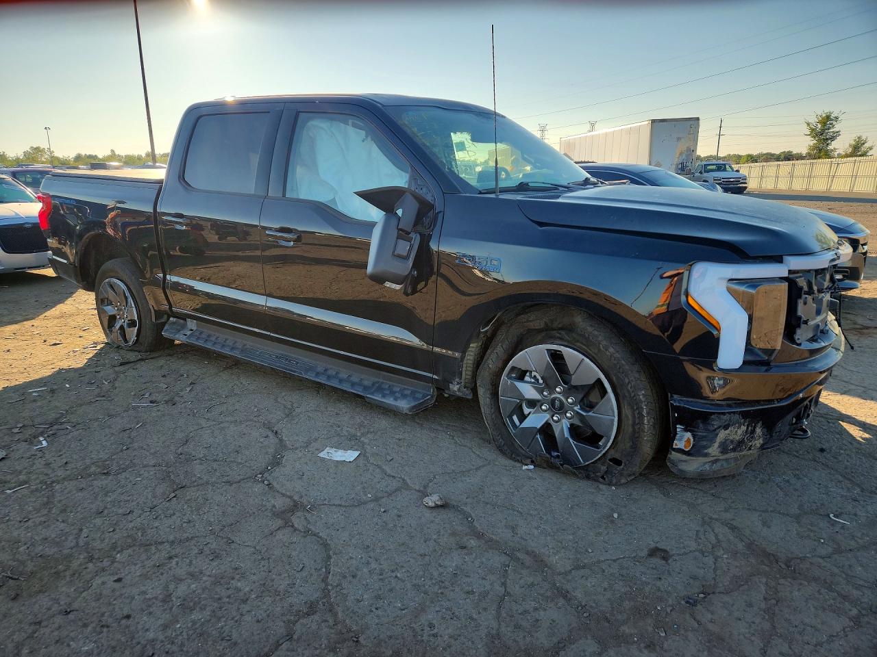 2024 FORD F150 LIGHTNING XLT — снимка 4