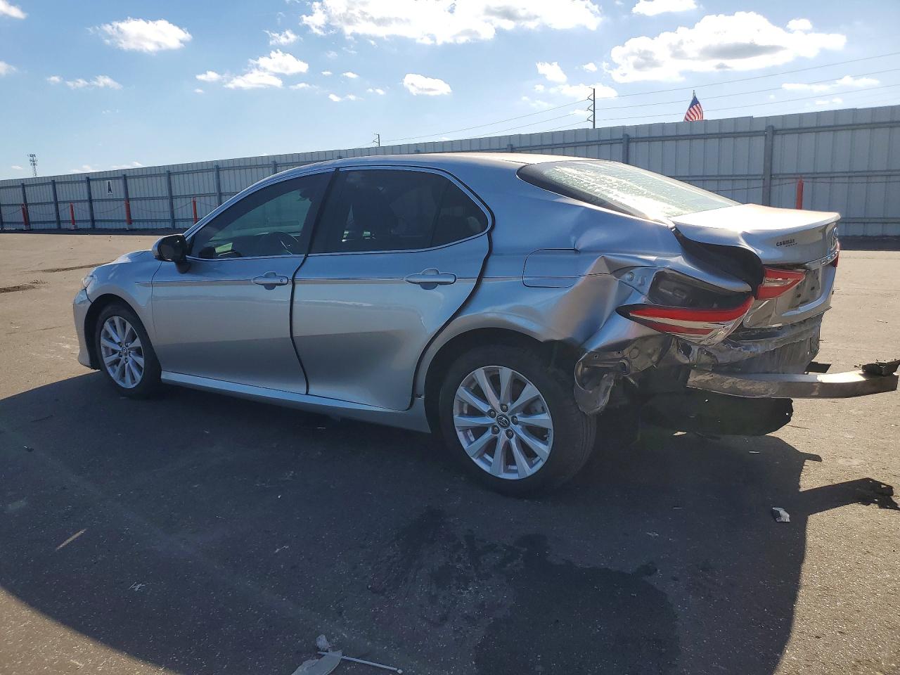 2018 TOYOTA CAMRY LE — снимка 2