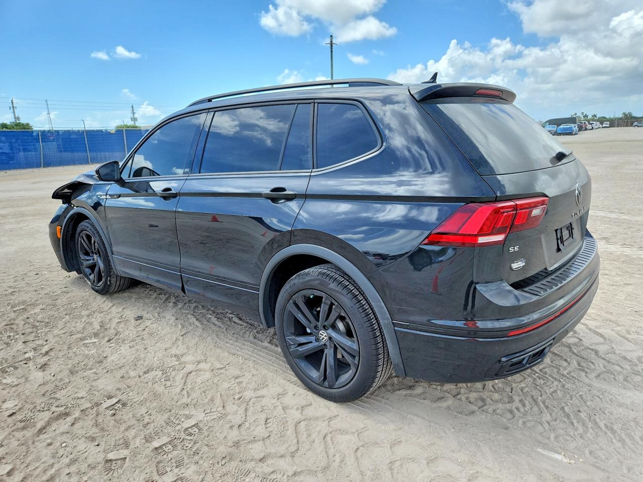 2024 VOLKSWAGEN TIGUAN SE R-LINE BLACK — снимка 2
