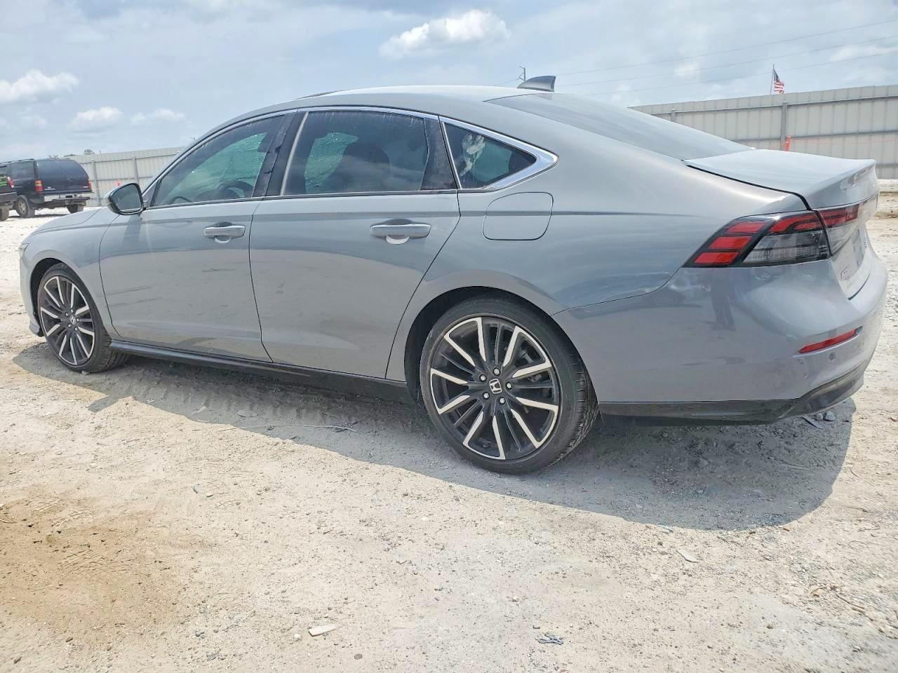 2024 HONDA ACCORD TOURING HYBRID — снимка 2