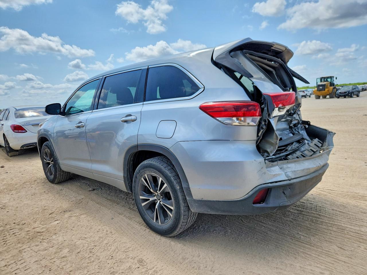 2018 TOYOTA HIGHLANDER LE — снимка 2