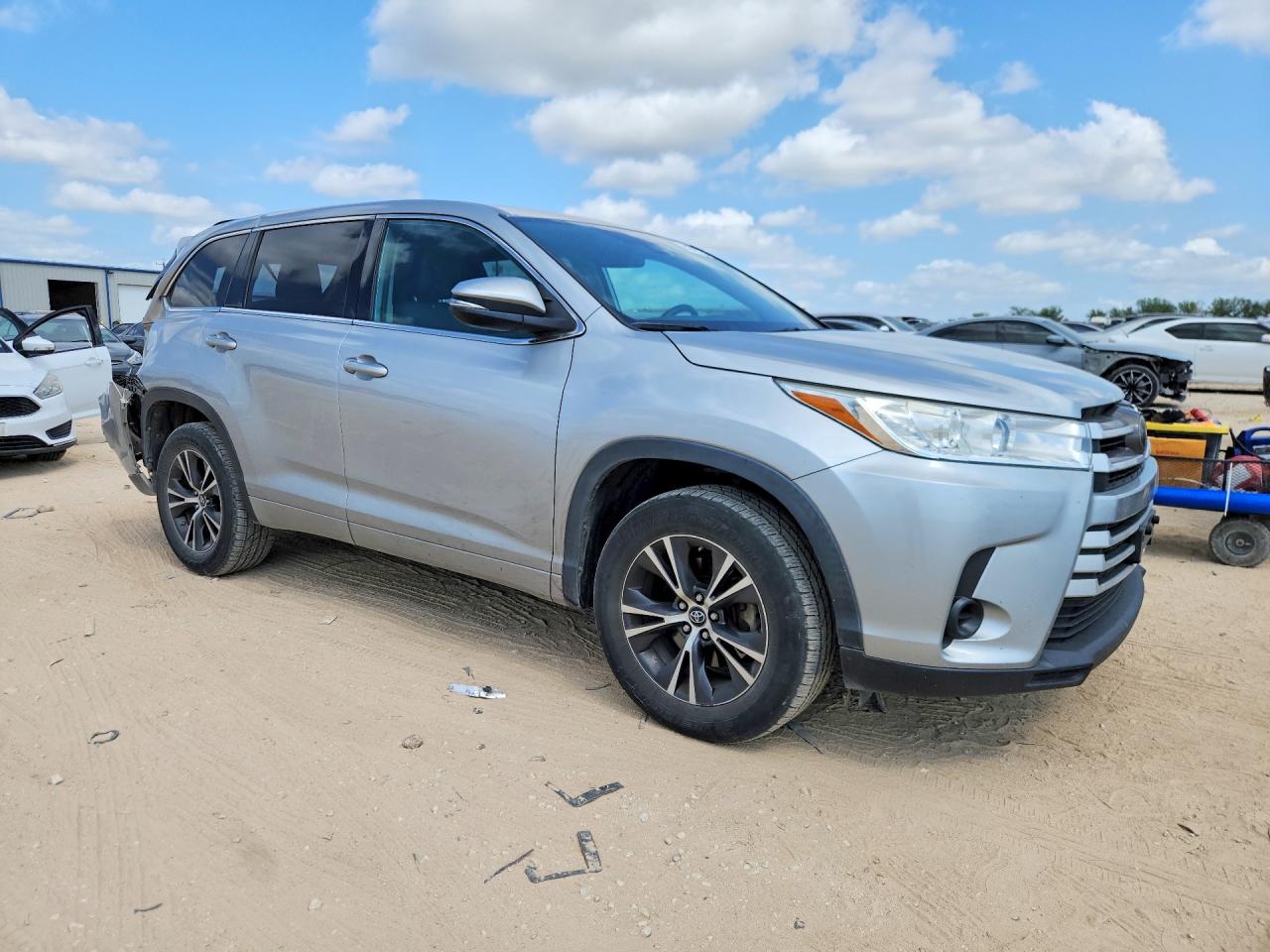 2018 TOYOTA HIGHLANDER LE — снимка 4