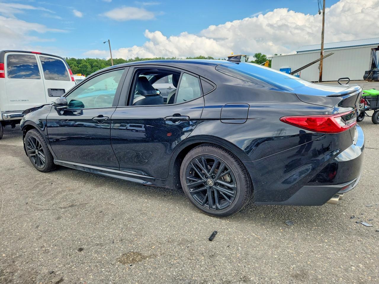 2025 TOYOTA CAMRY SE — снимка 2