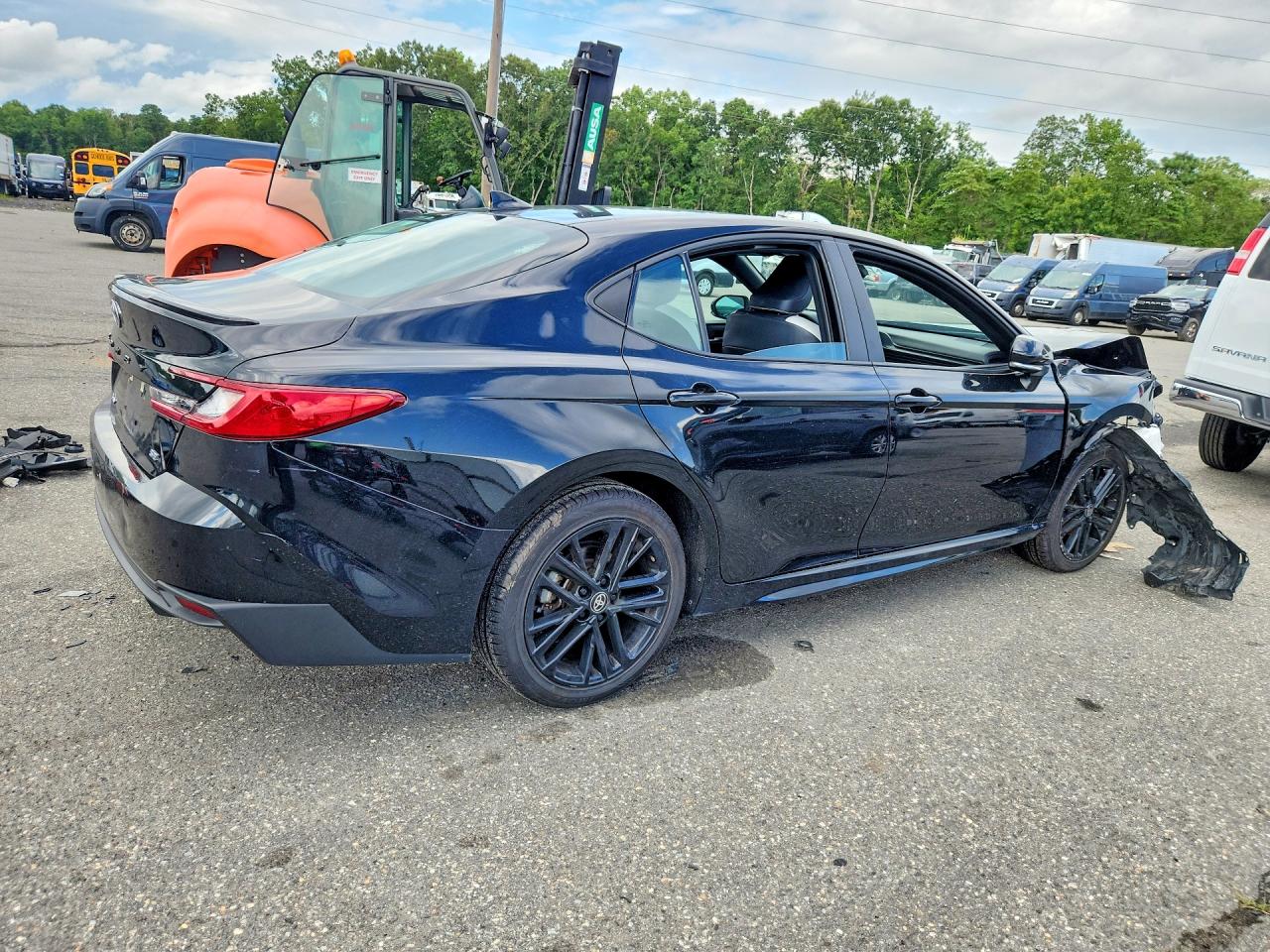 2025 TOYOTA CAMRY SE — снимка 3