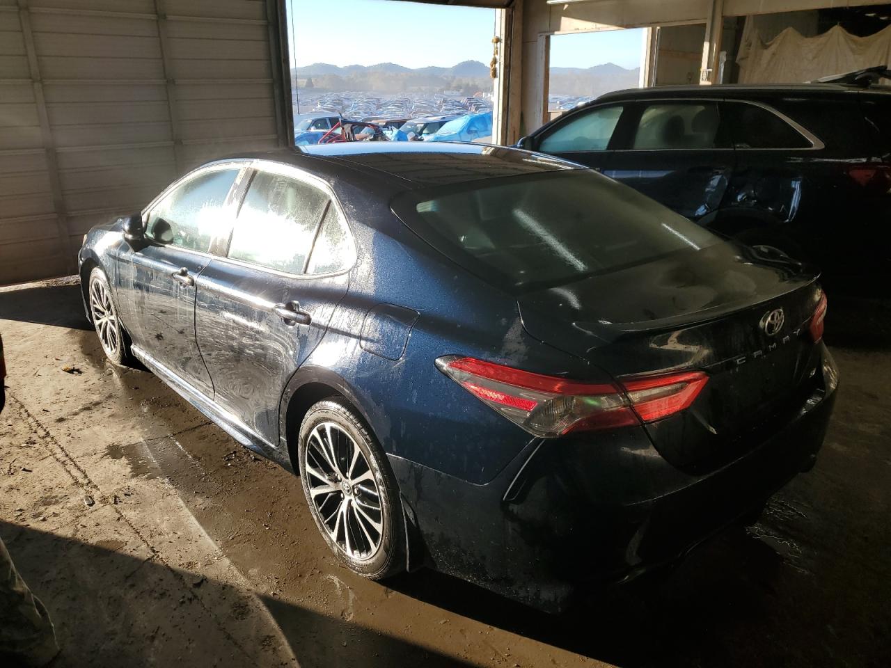 2018 TOYOTA CAMRY SE — снимка 2