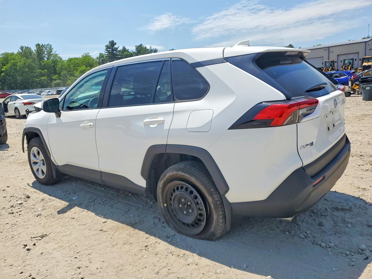 2025 TOYOTA RAV4 LE — снимка 2