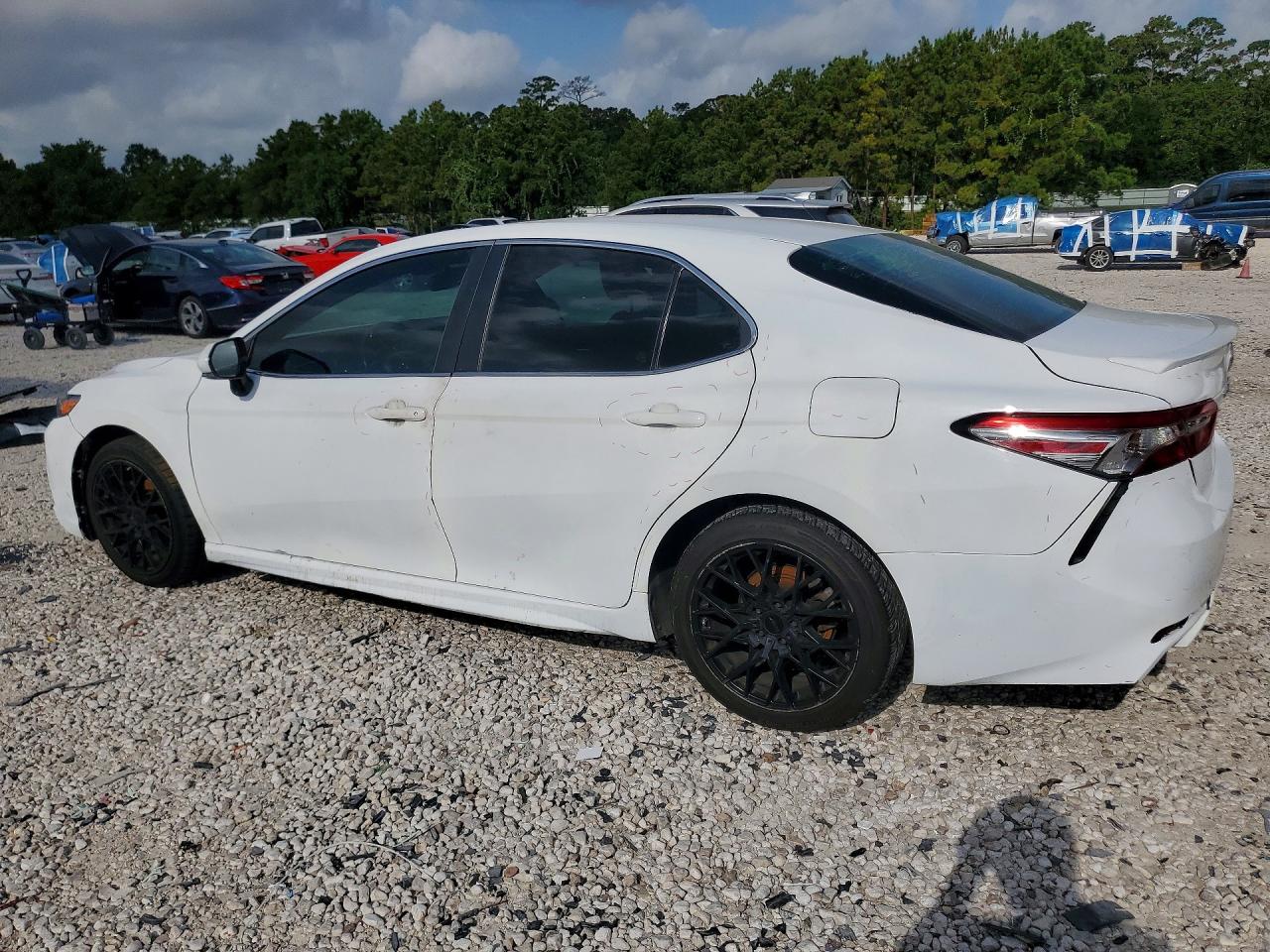 2018 TOYOTA CAMRY SE — снимка 2