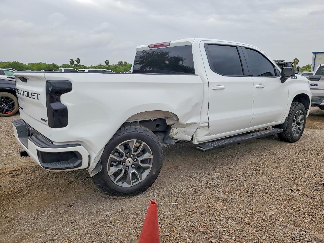 2025 CHEVROLET SILVERADO K1500 RST — снимка 3