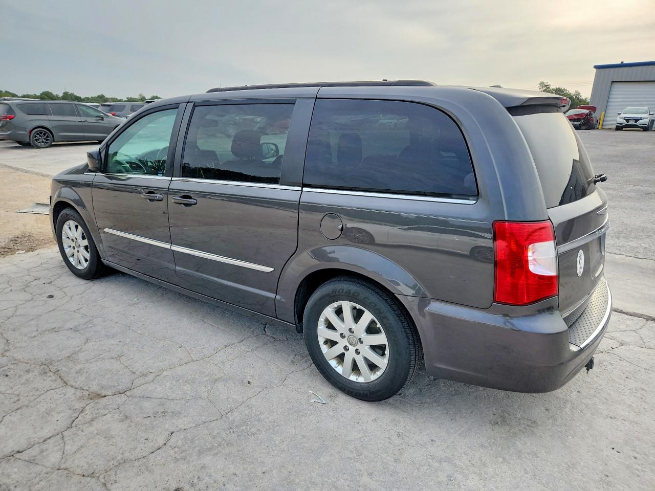 2016 CHRYSLER TOWN & COUNTRY TOURING — снимка 2