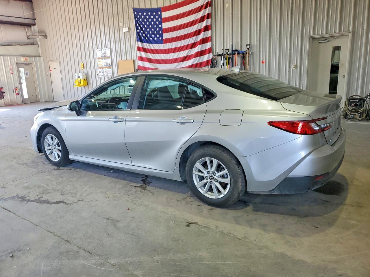 2025 TOYOTA CAMRY LE — снимка 2