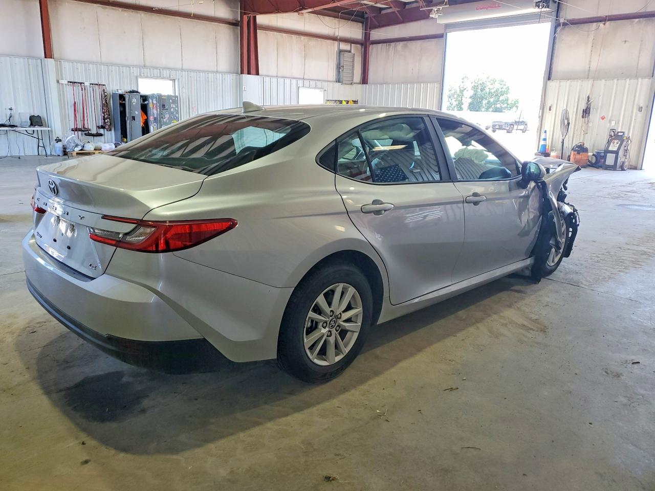 2025 TOYOTA CAMRY LE — снимка 3