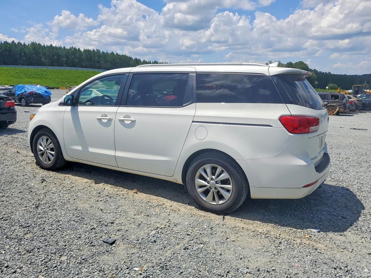 2015 KIA SEDONA LX — снимка 2