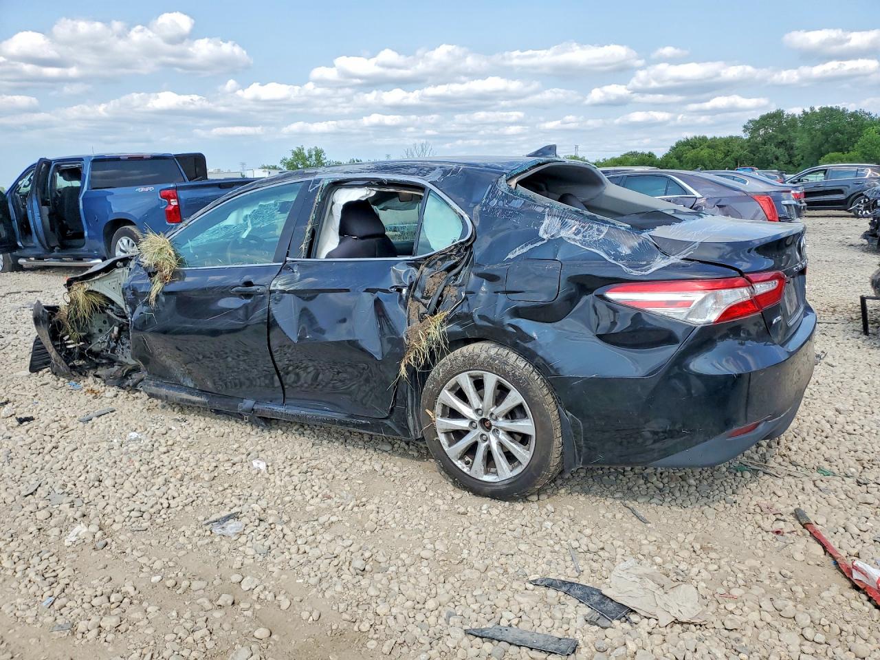 2020 TOYOTA CAMRY LE — снимка 2