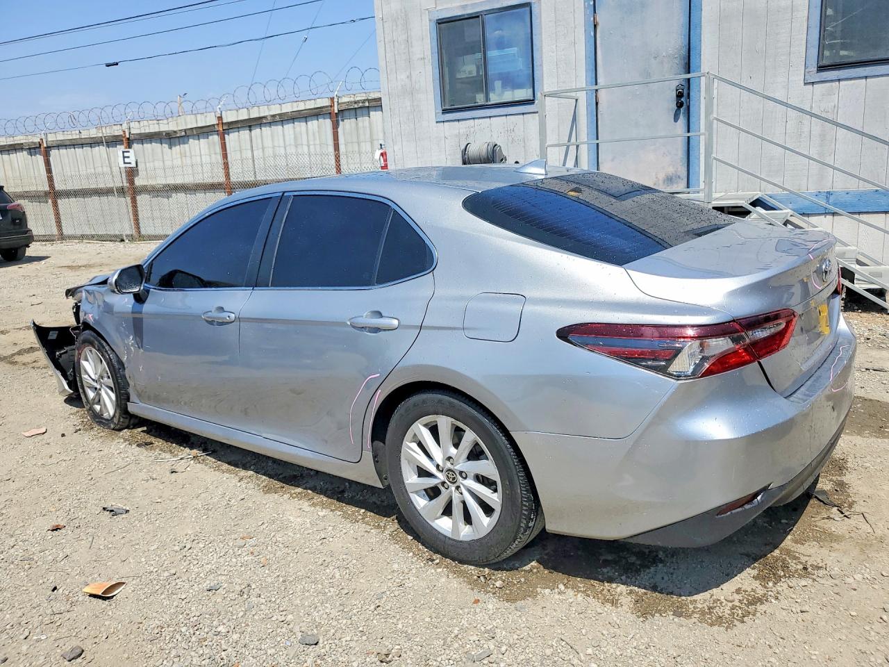 2022 TOYOTA CAMRY LE — снимка 2