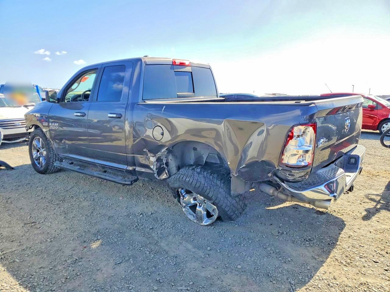 2015 RAM 1500 SLT — снимка 2