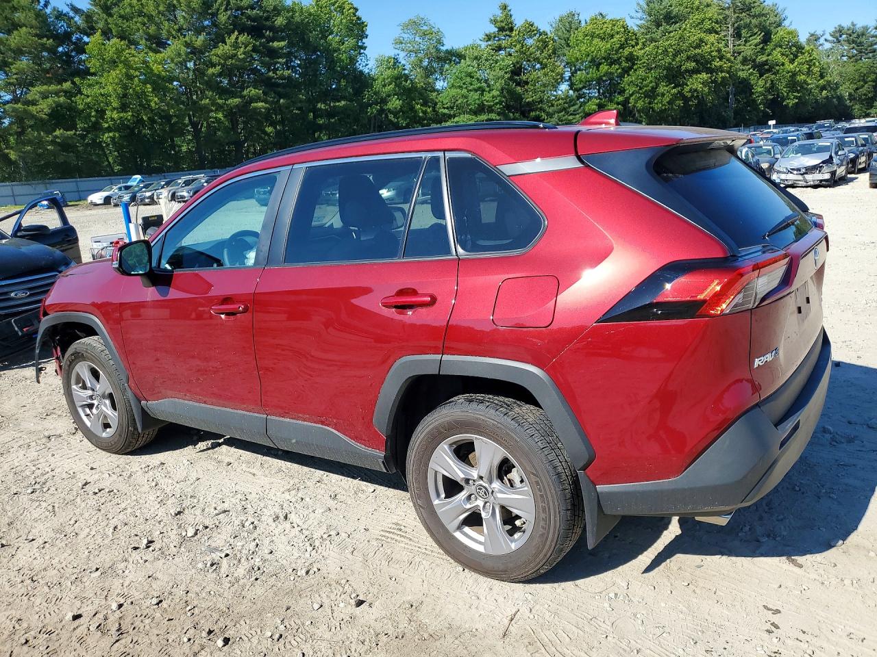 2025 TOYOTA RAV4 XLE — снимка 2