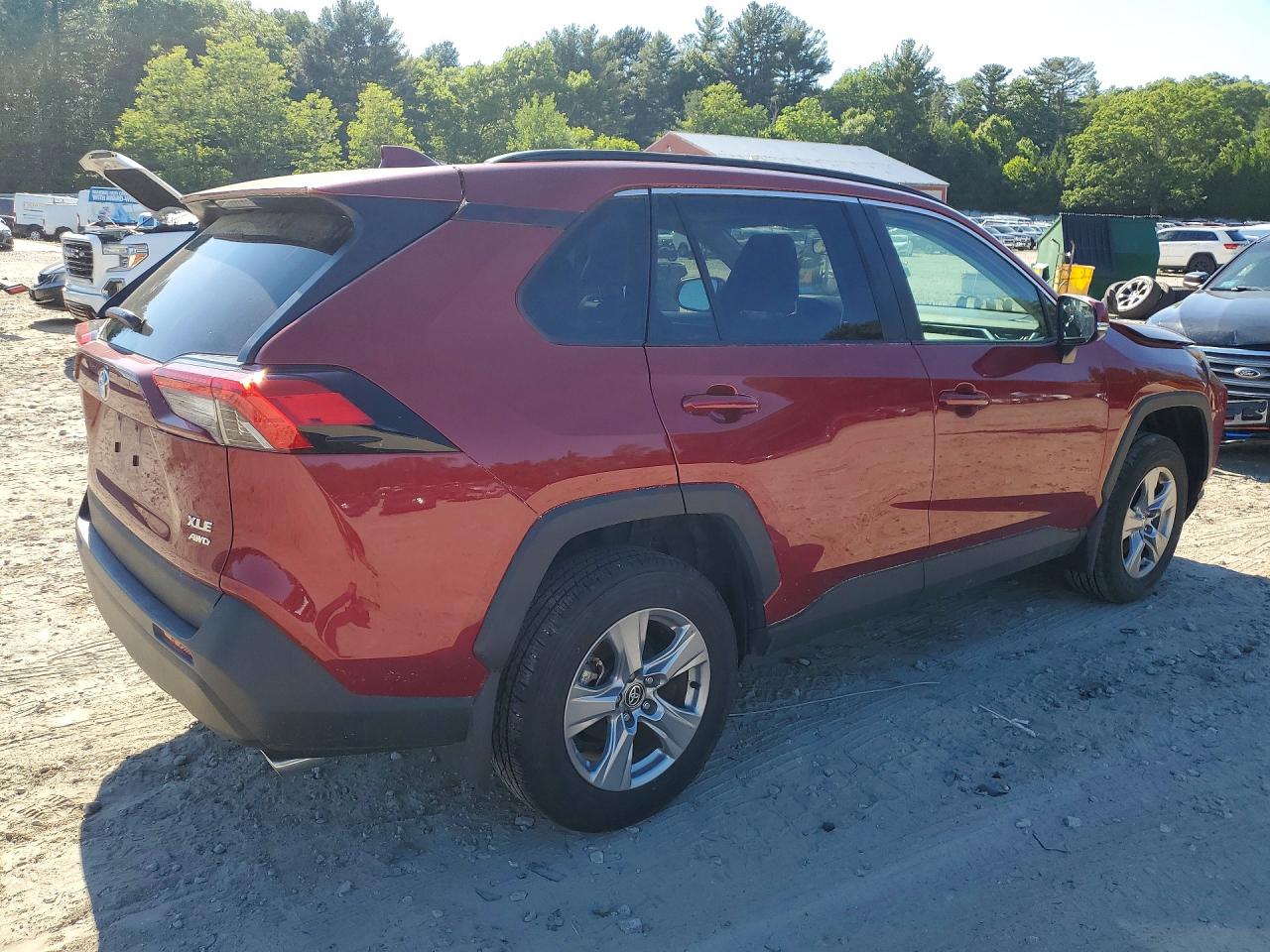 2025 TOYOTA RAV4 XLE — снимка 3