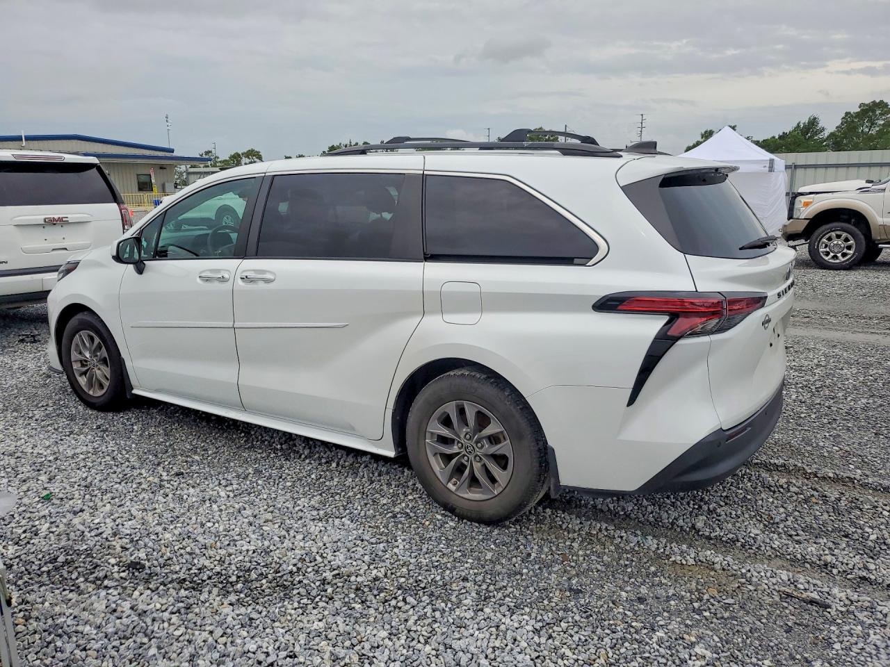 2022 TOYOTA SIENNA XLE — снимка 2