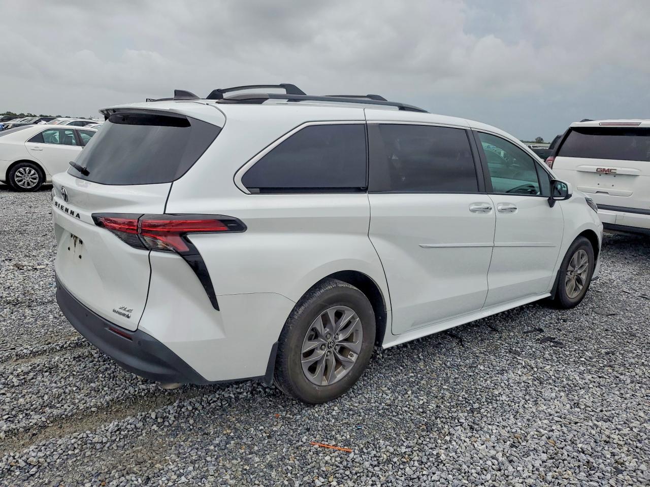 2022 TOYOTA SIENNA XLE — снимка 3