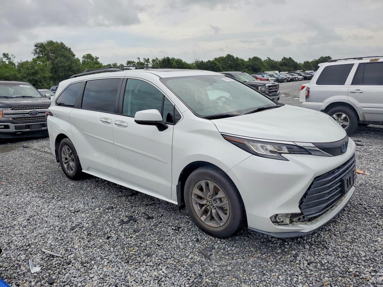2022 TOYOTA SIENNA XLE — снимка 4