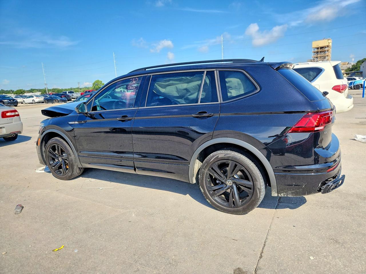 2024 VOLKSWAGEN TIGUAN SE R-LINE BLACK — снимка 2