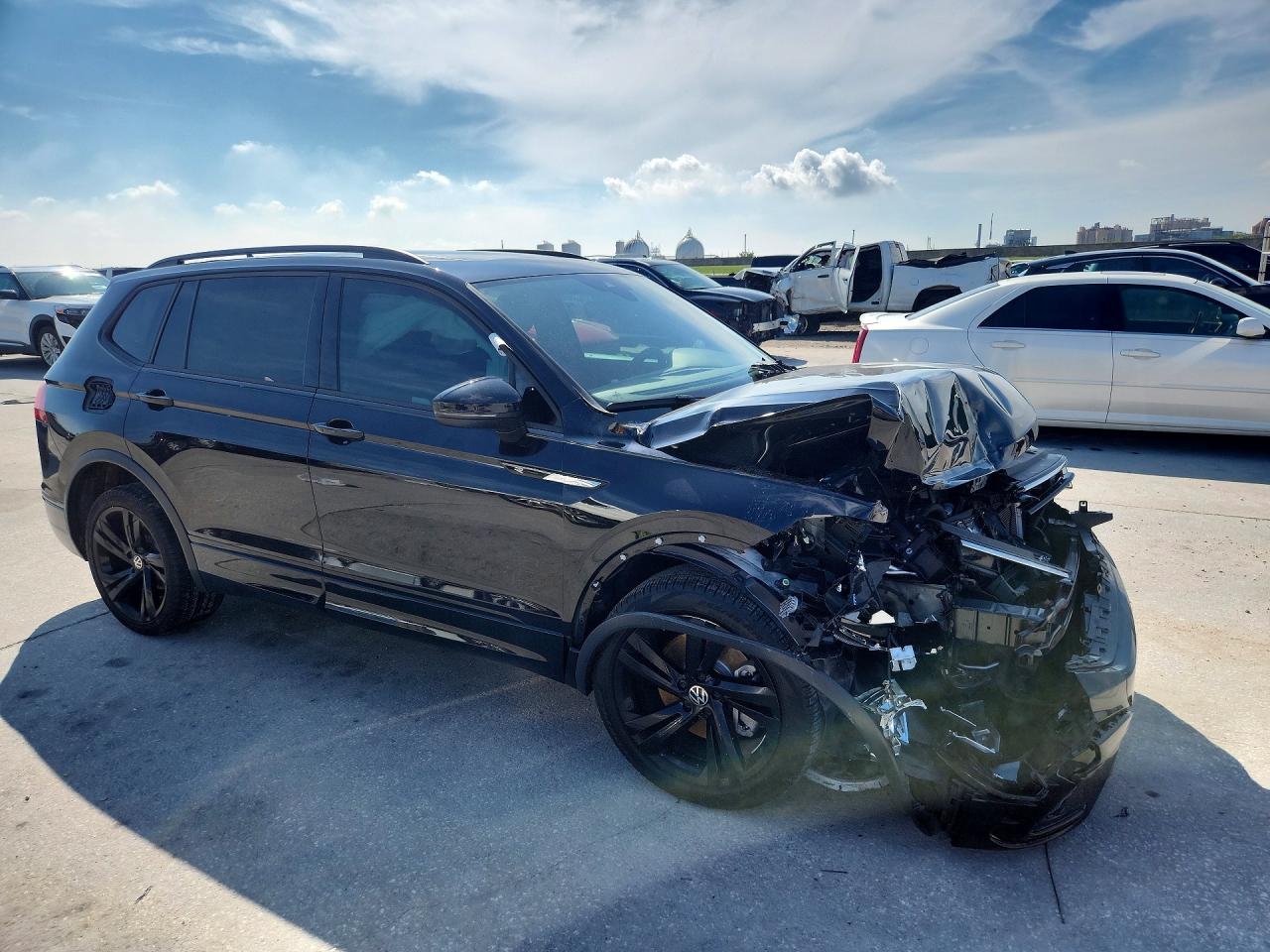 2024 VOLKSWAGEN TIGUAN SE R-LINE BLACK — снимка 4