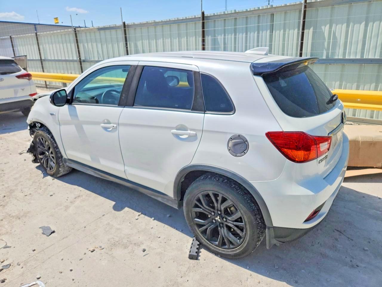 2018 MITSUBISHI OUTLANDER SPORT ES/SE/LE — снимка 2