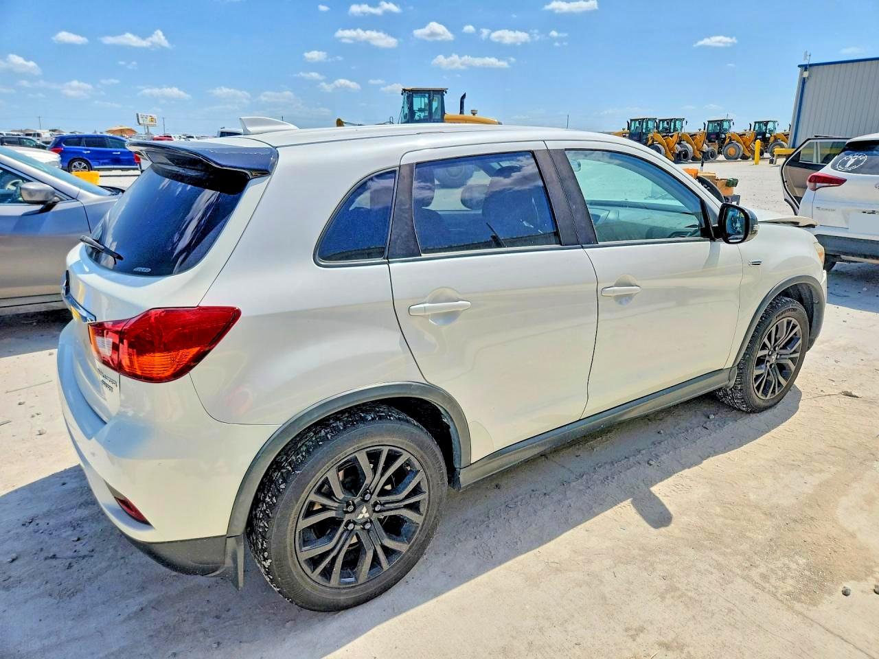 2018 MITSUBISHI OUTLANDER SPORT ES/SE/LE — снимка 3